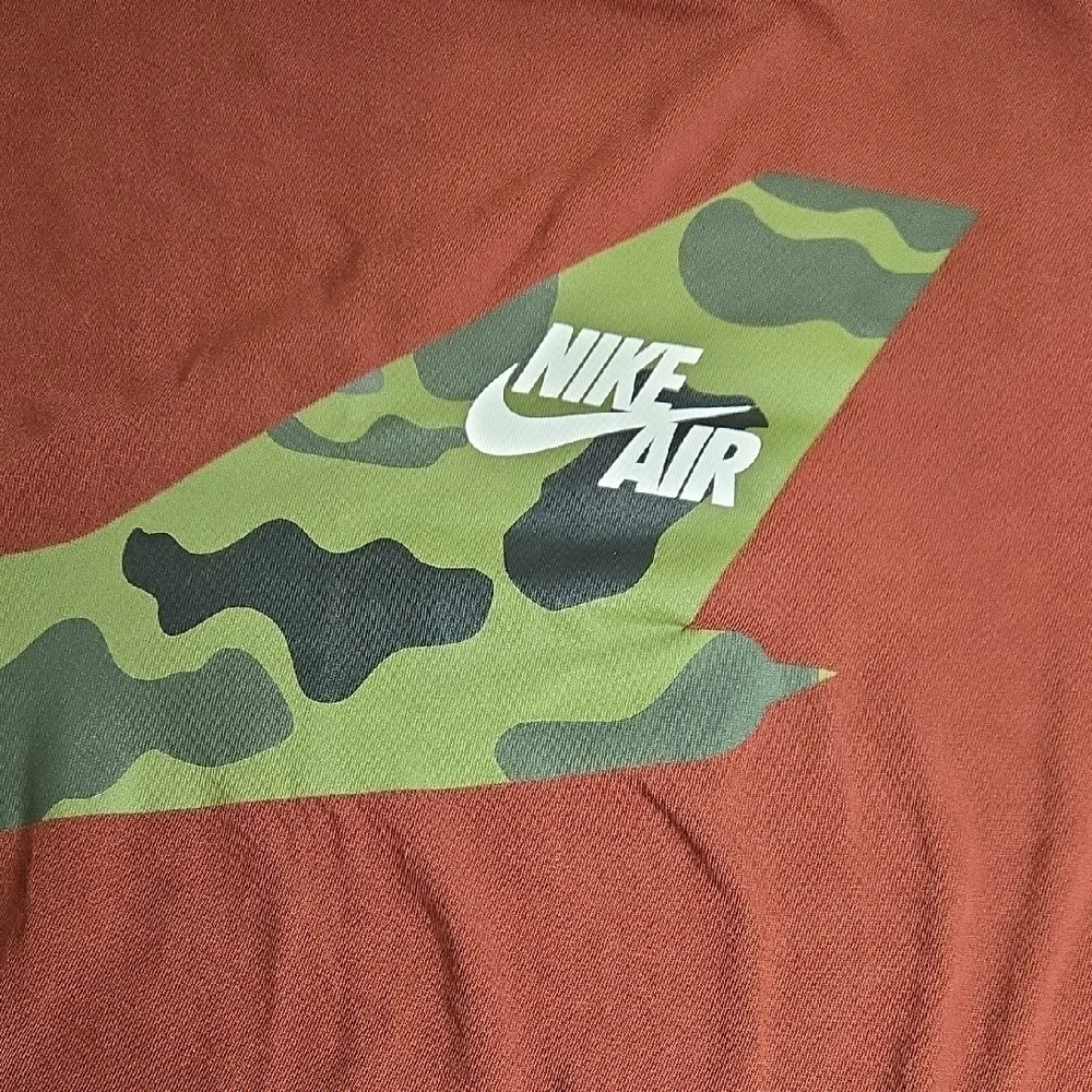 Nike Air Force 1 Bomber Maroon Camo‎ Tee